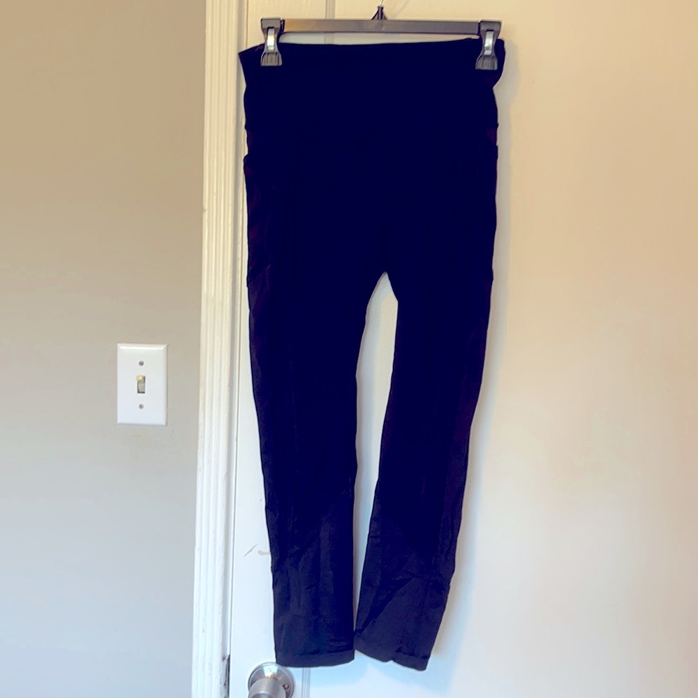 Black lululemon leggings with pockets 7/8